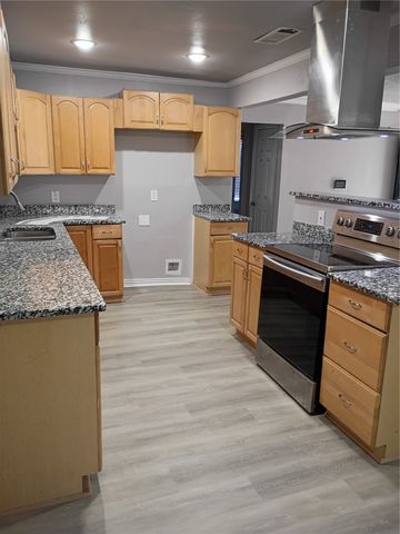 208 Almond Street, Waxahachie, TX 75165