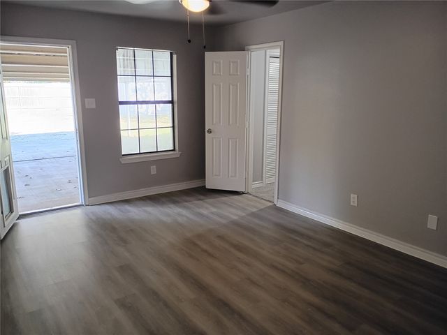 208 Almond Street, Waxahachie, TX 75165