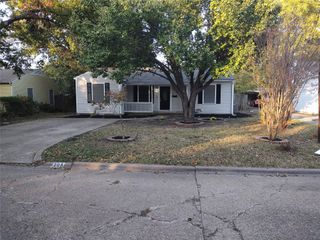 208 Almond Street, Waxahachie, TX 75165