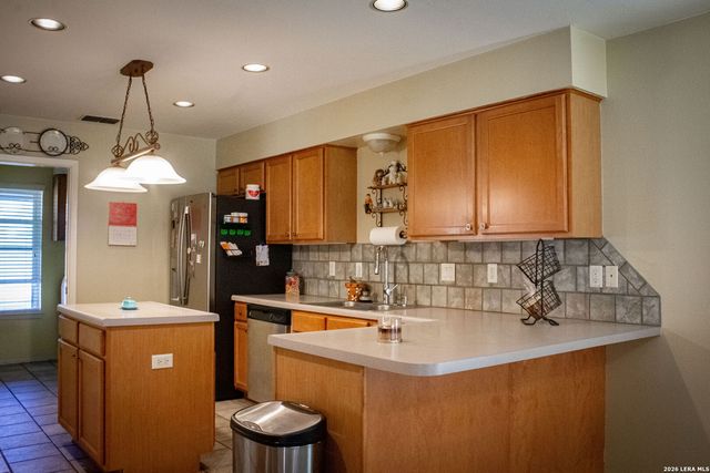 220 Eagle Nest, Pleasanton, TX 78064