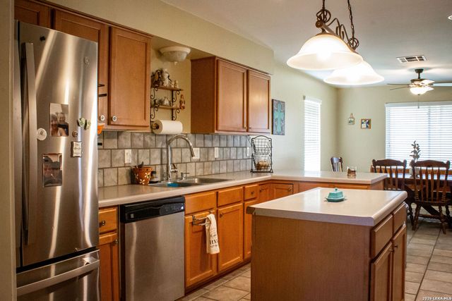 220 Eagle Nest, Pleasanton, TX 78064