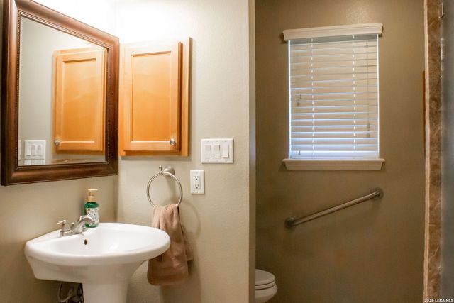 220 Eagle Nest, Pleasanton, TX 78064