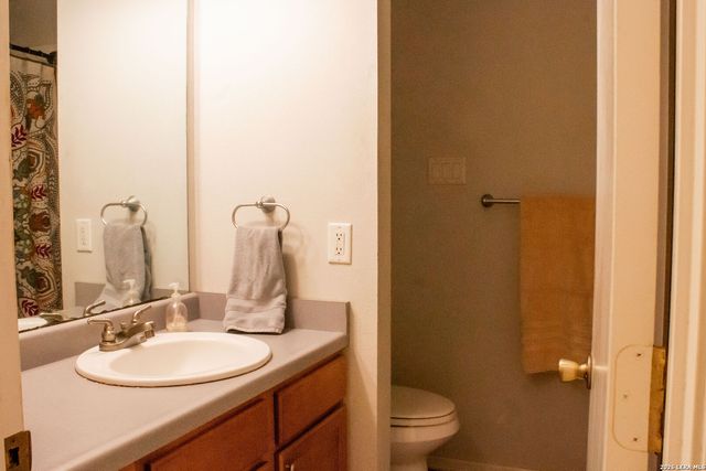 220 Eagle Nest, Pleasanton, TX 78064