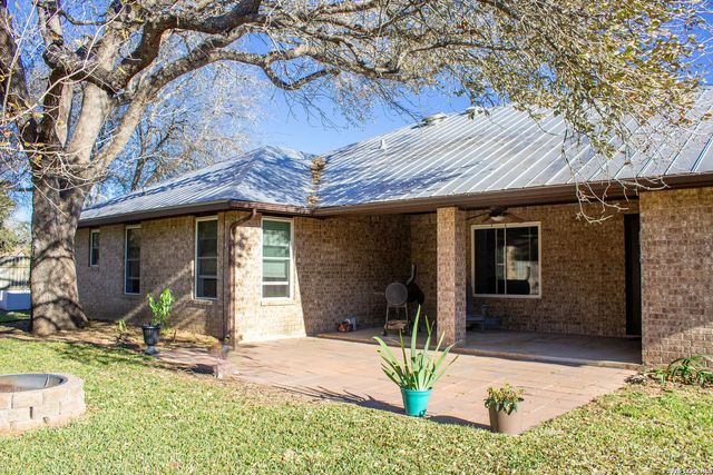 220 Eagle Nest, Pleasanton, TX 78064