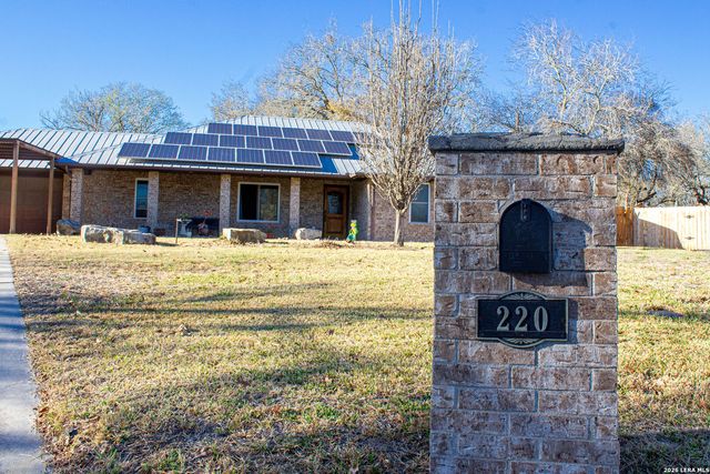 220 Eagle Nest, Pleasanton, TX 78064