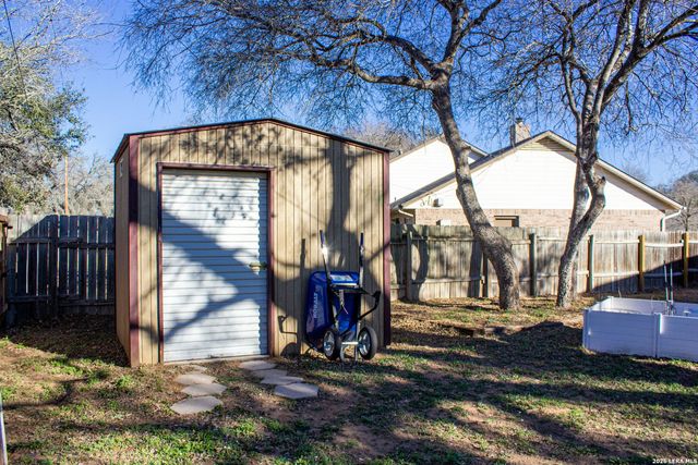 220 Eagle Nest, Pleasanton, TX 78064