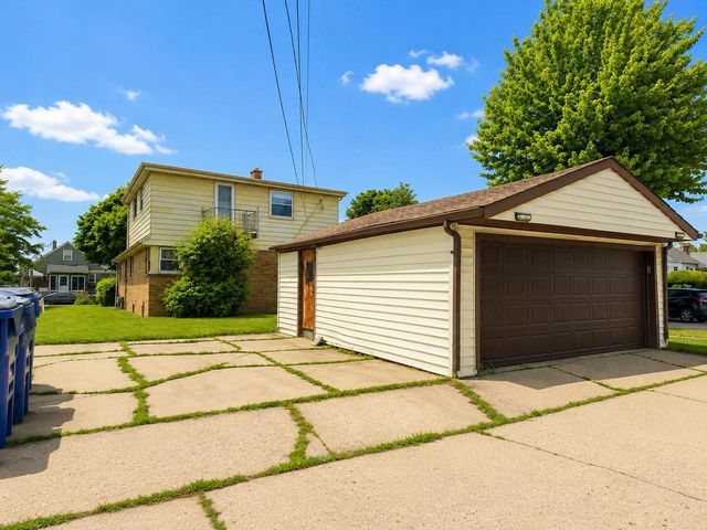 2401 W Tripoli AVENUE, Milwaukee, WI 53221