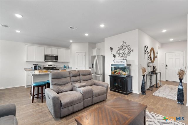 101 Gather, Seguin, TX 78155