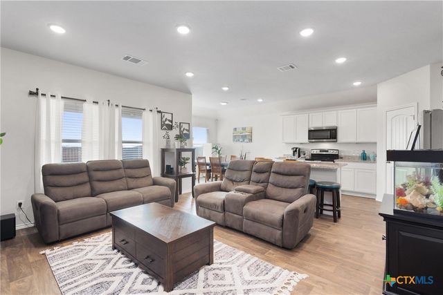 101 Gather, Seguin, TX 78155