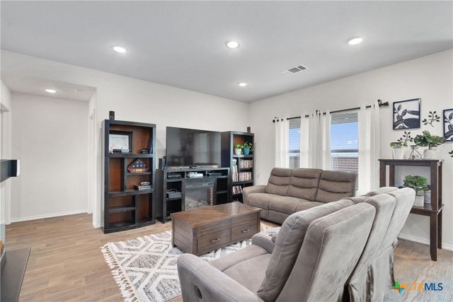 101 Gather, Seguin, TX 78155