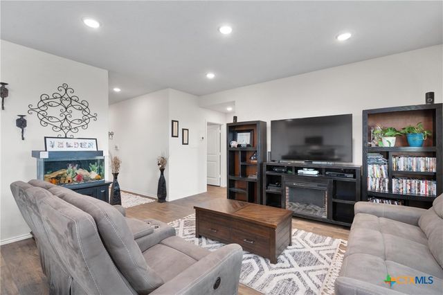 101 Gather, Seguin, TX 78155