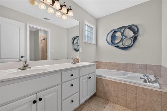 12203 Canna Court, Peculiar, MO 64078
