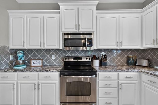 12203 Canna Court, Peculiar, MO 64078