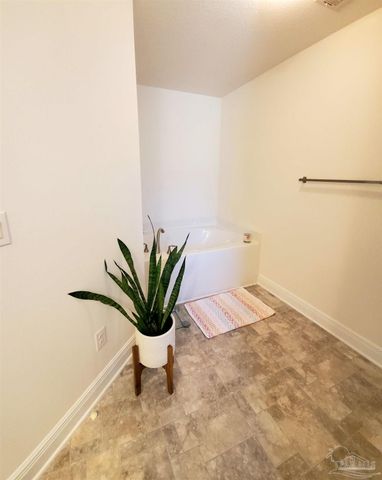 2200 Somerville Ct, Pensacola, FL 32506