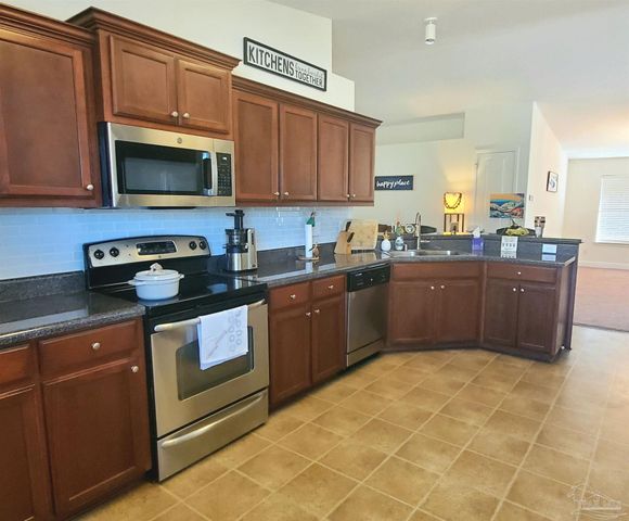 2200 Somerville Ct, Pensacola, FL 32506