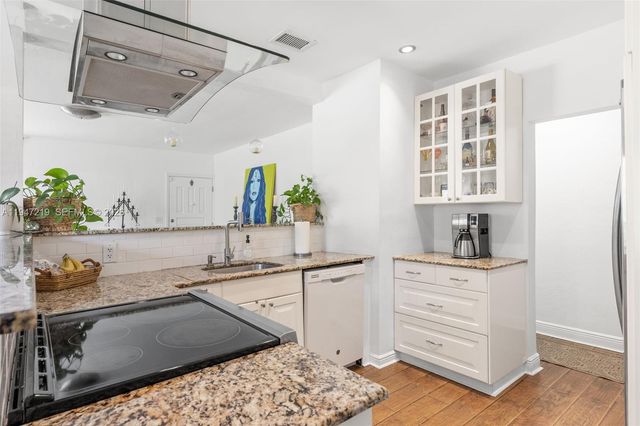 550 Cardinal St, Miami Springs, FL 33166