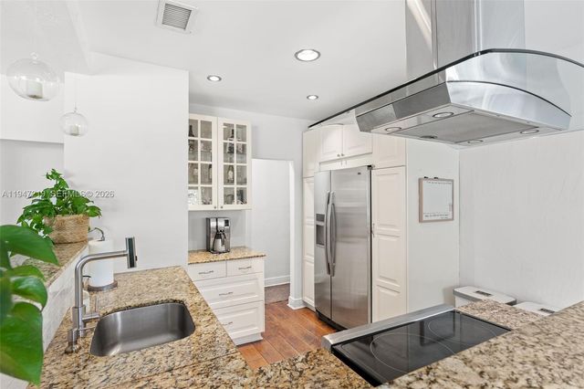 550 Cardinal St, Miami Springs, FL 33166