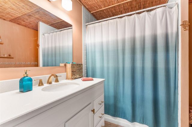 550 Cardinal St, Miami Springs, FL 33166