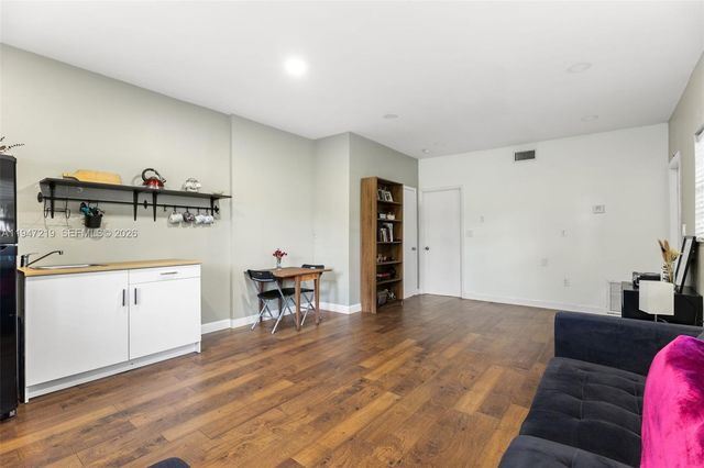 550 Cardinal St, Miami Springs, FL 33166