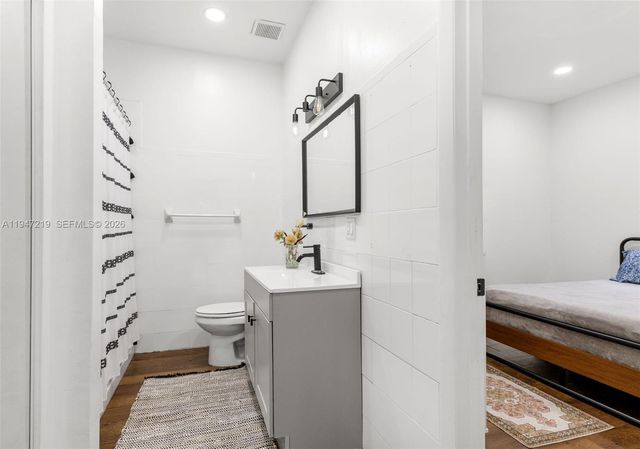 550 Cardinal St, Miami Springs, FL 33166