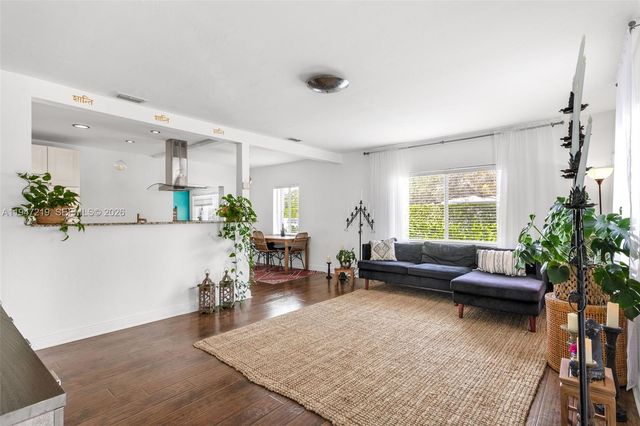 550 Cardinal St, Miami Springs, FL 33166