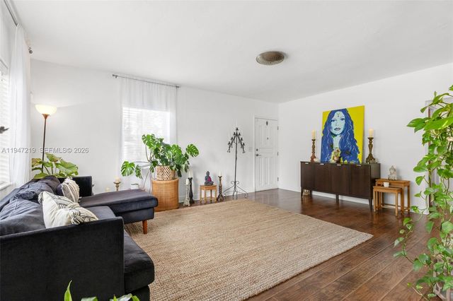 550 Cardinal St, Miami Springs, FL 33166