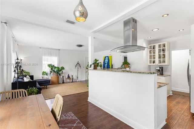 550 Cardinal St, Miami Springs, FL 33166