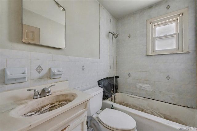 429 S 9th Avenue, Mount Vernon, NY 10550