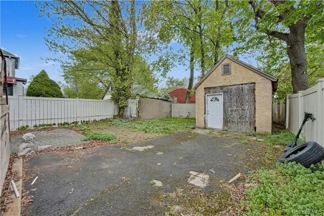 429 S 9th Avenue, Mount Vernon, NY 10550