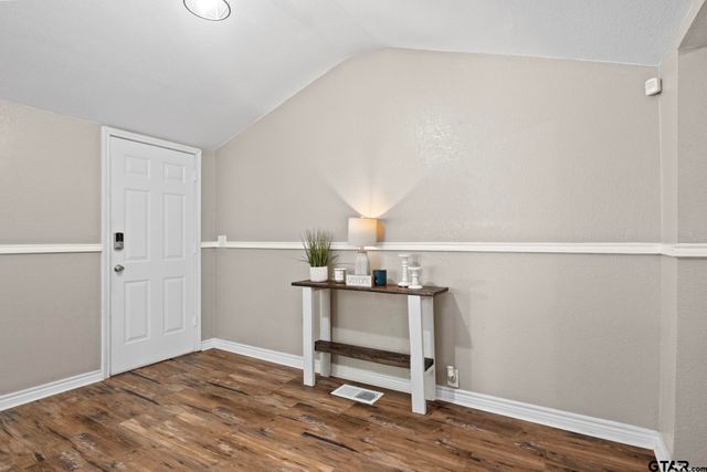 201 Redbud Ln, Mt Pleasant, TX 75455