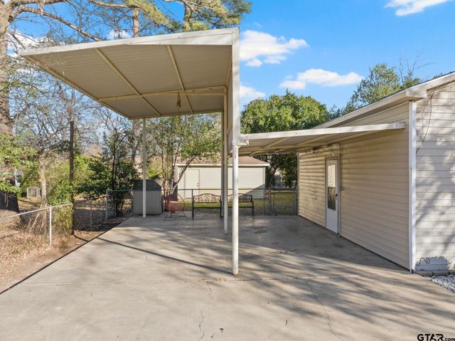 201 Redbud Ln, Mt Pleasant, TX 75455