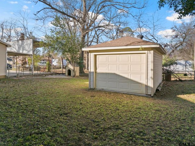 201 Redbud Ln, Mt Pleasant, TX 75455