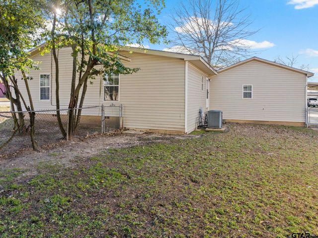 201 Redbud Ln, Mt Pleasant, TX 75455