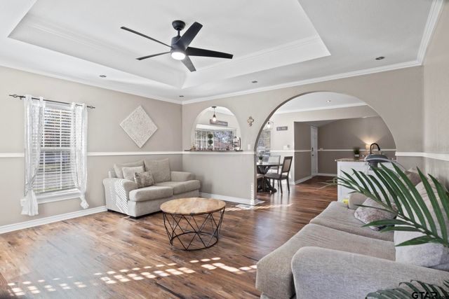 201 Redbud Ln, Mt Pleasant, TX 75455