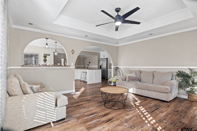 201 Redbud Ln, Mt Pleasant, TX 75455