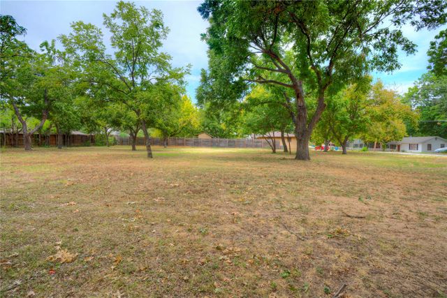 310 Blevins Street, Grapevine, TX 76051