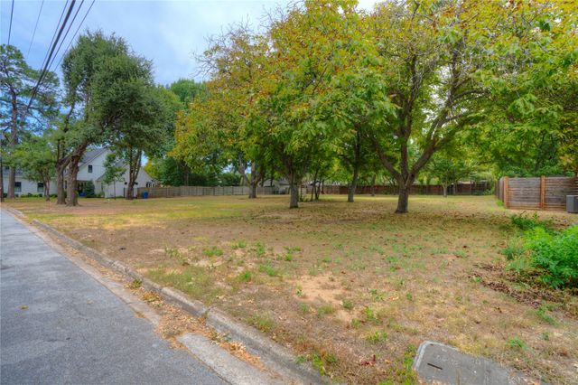 310 Blevins Street, Grapevine, TX 76051