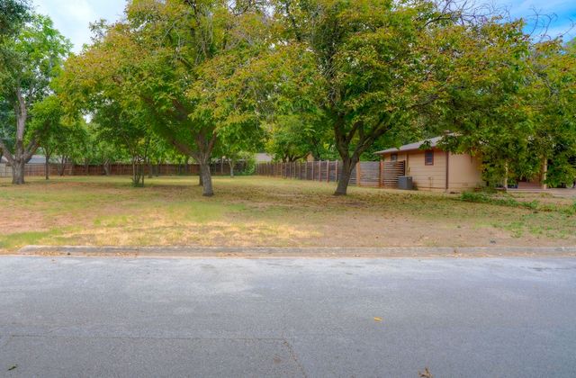 310 Blevins Street, Grapevine, TX 76051