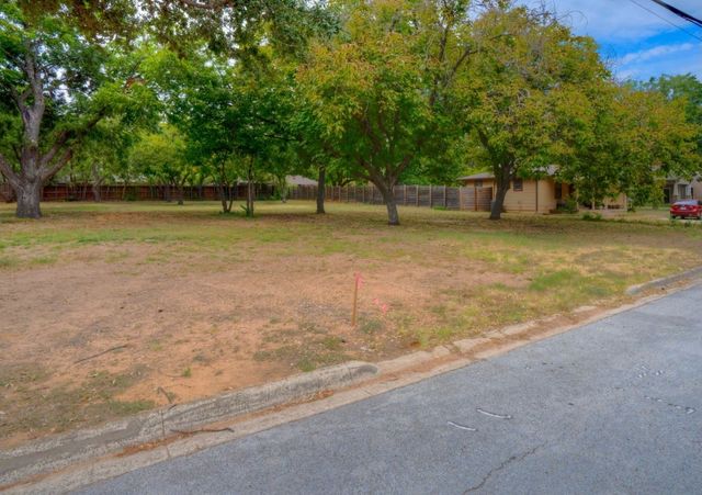 310 Blevins Street, Grapevine, TX 76051