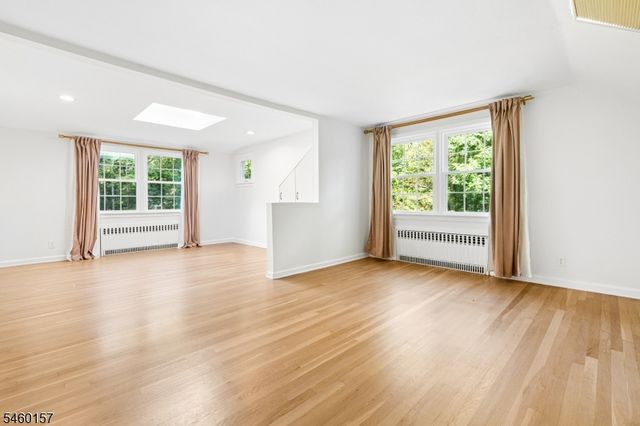3 Gravel Hill Rd, Kinnelon Boro, NJ 07405
