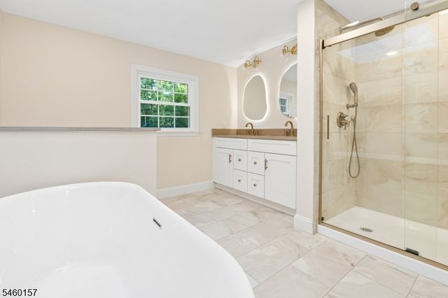 3 Gravel Hill Rd, Kinnelon Boro, NJ 07405
