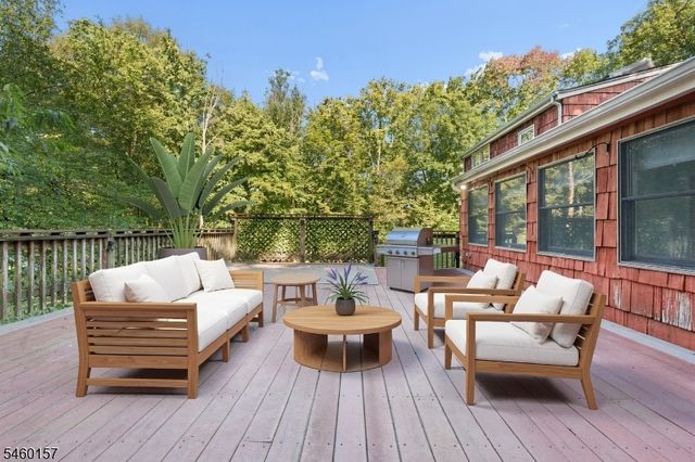 3 Gravel Hill Rd, Kinnelon Boro, NJ 07405