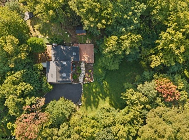3 Gravel Hill Rd, Kinnelon Boro, NJ 07405