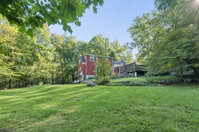 3 Gravel Hill Rd, Kinnelon Boro, NJ 07405