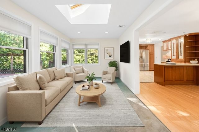 3 Gravel Hill Rd, Kinnelon Boro, NJ 07405