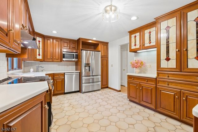 3 Gravel Hill Rd, Kinnelon Boro, NJ 07405