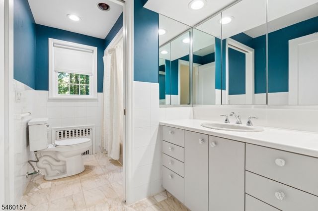 3 Gravel Hill Rd, Kinnelon Boro, NJ 07405