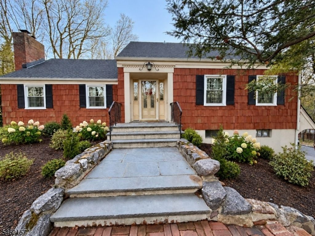 3 Gravel Hill Rd, Kinnelon Boro, NJ 07405