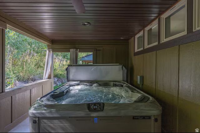 705 N LOCHWOOD VW, Garden City, UT 84028