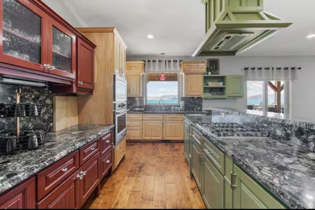 705 N LOCHWOOD VW, Garden City, UT 84028